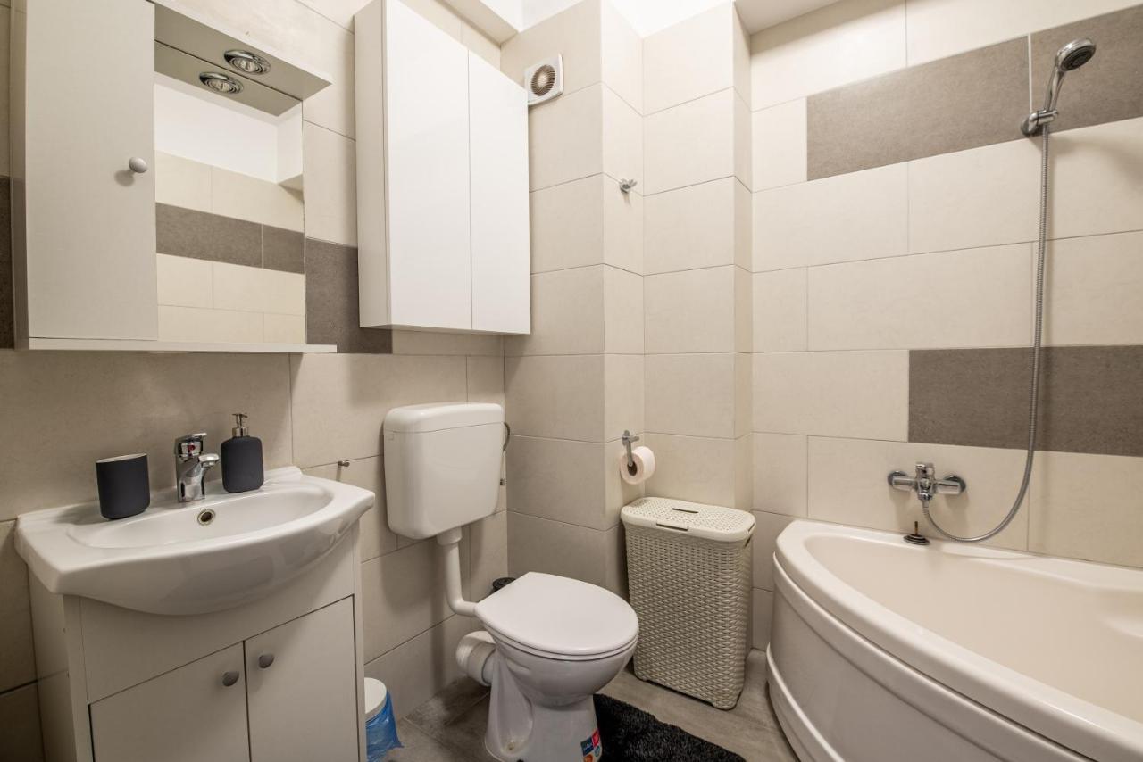 Studio Residence Militari M6 Rosu Exterior photo